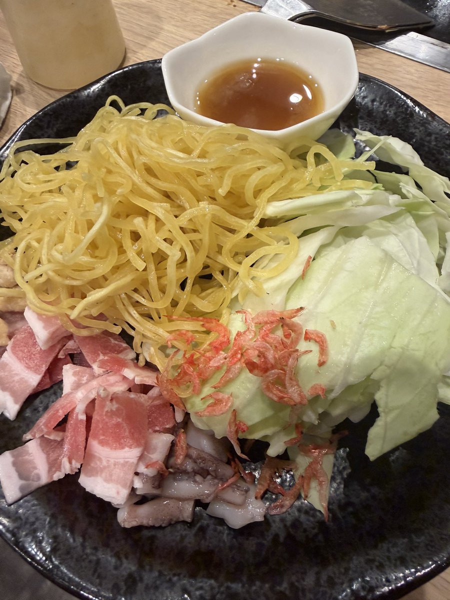 warusa1001's tweet photo. 本日・とん&ゆきっと6月産まれの誕生日会なう😆🎶
わっしょい穴守稲荷店🍽️
皆さん〜素敵な一年をお過ごし下さい🎶
からの〜B ar EARTH🍹
#barearth https://t.co/kXIhUZ5lAX