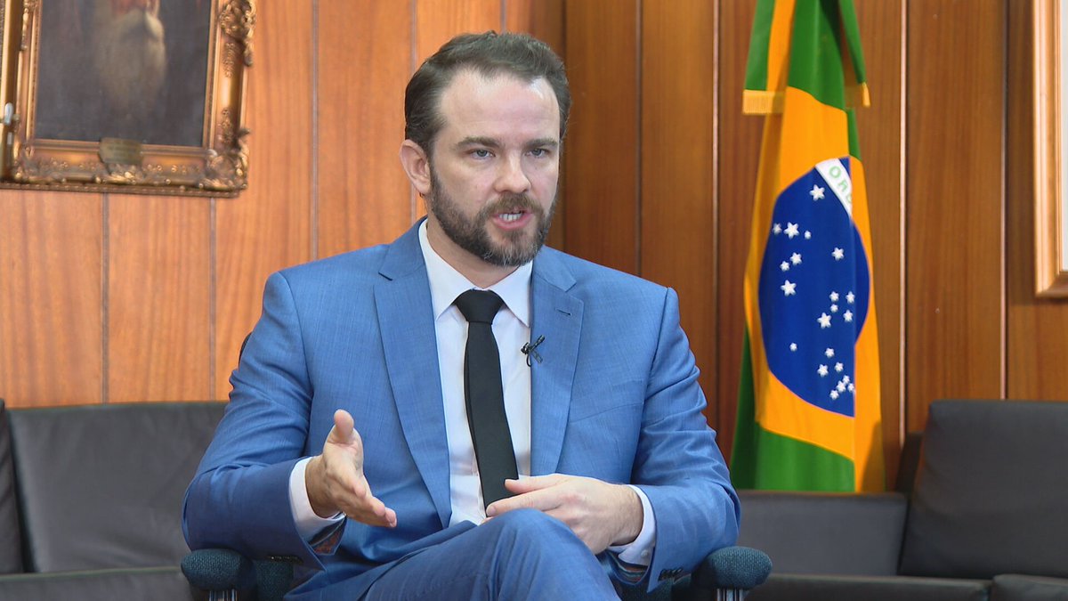 g1's tweet photo. Ministro da Fazenda defende tributar mais os ricos, rever programas sociais e cortar benefícios fiscais nos próximos anos https://t.co/bTyPqgosV6 https://t.co/R1JSxOmCBw