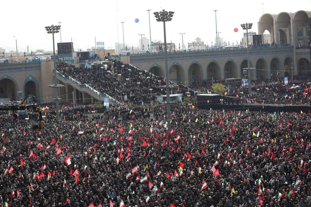 Ali83755's tweet photo. جهان در حیرت از این سیلِ خروشانِ ملت،
نفوذِ فکرِ او، فراتر از مرزها رفته است.
او چهره‌ای جهانی بود و ماندگار،
#باید_برخاست در امتدادِ کلامِ #آقای_شهید_ایران. https://t.co/HrGXxUzVeI