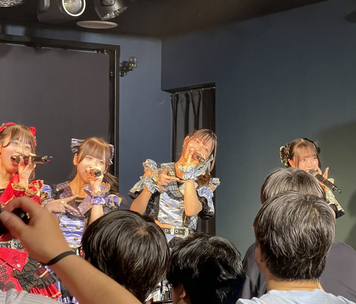 ap354982's tweet photo. シャニムニパレード 
やっぱ曲が好きすぎて楽しすぎる
白の花城ゆりちゃん、いつもいいねくれるしパフォーマンス良いし気になるわん https://t.co/UCFoKSwBbA