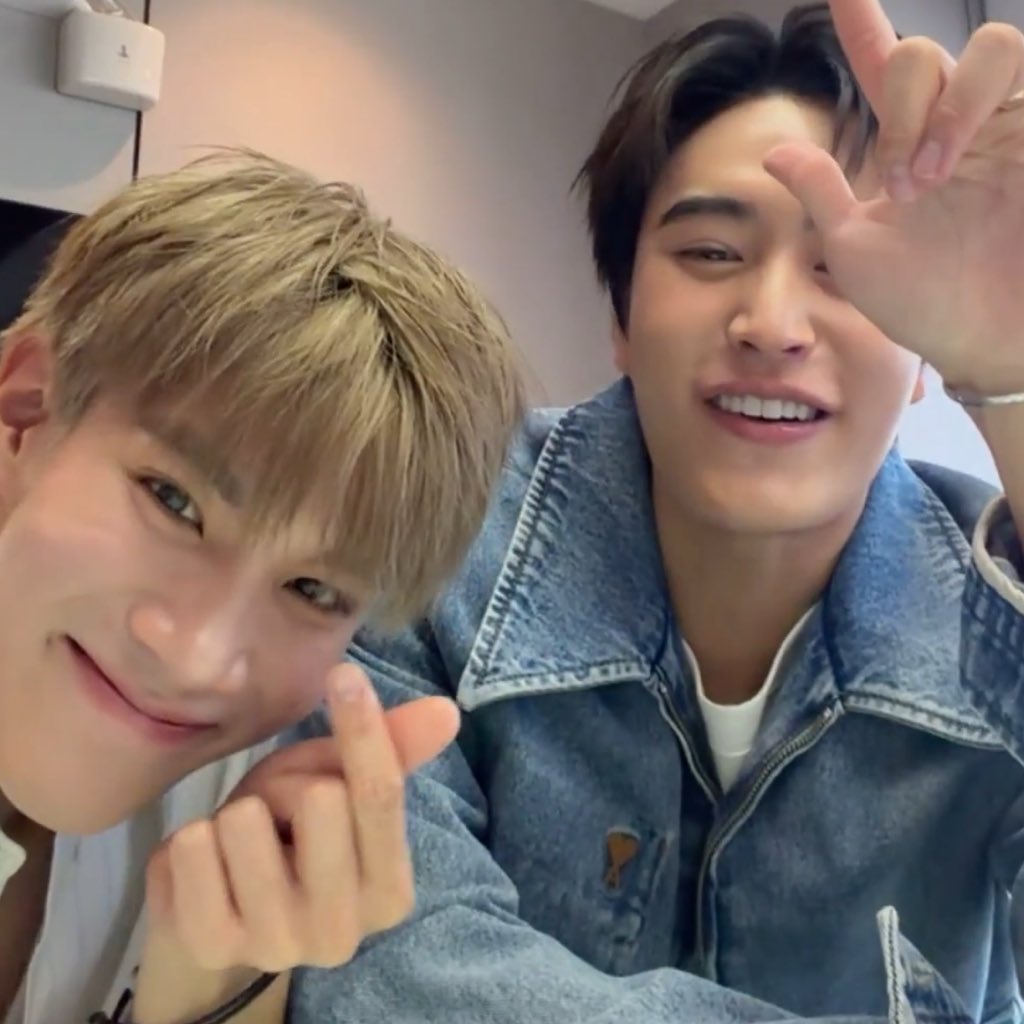 fourthcil's tweet photo. forever be my babies #TicketToHeavenFinalEP https://t.co/gW4esCexmE