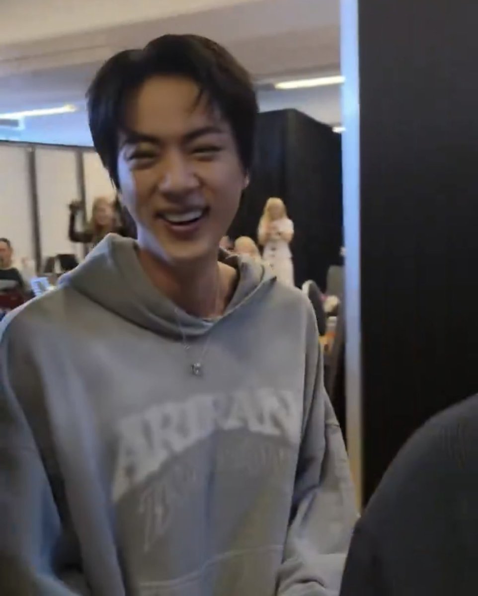 morejinnie's tweet photo. his shy smile 😭 THATS THE LOVE OF MY LIFE 🫂🫂 https://t.co/Nd2LWwp2F8