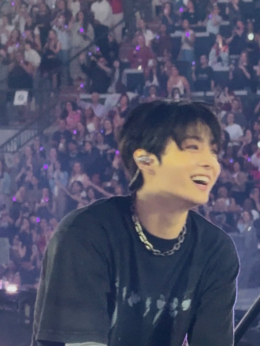 jeongoldenlight's tweet photo. Jungkook is literally the biggest source of joy I’ve ever seen in life. his happy energy is literally so contagious, you look at his smile and you feel genuinely safe and happy <3 he’s so sweet! https://t.co/XEe3SFY7a2