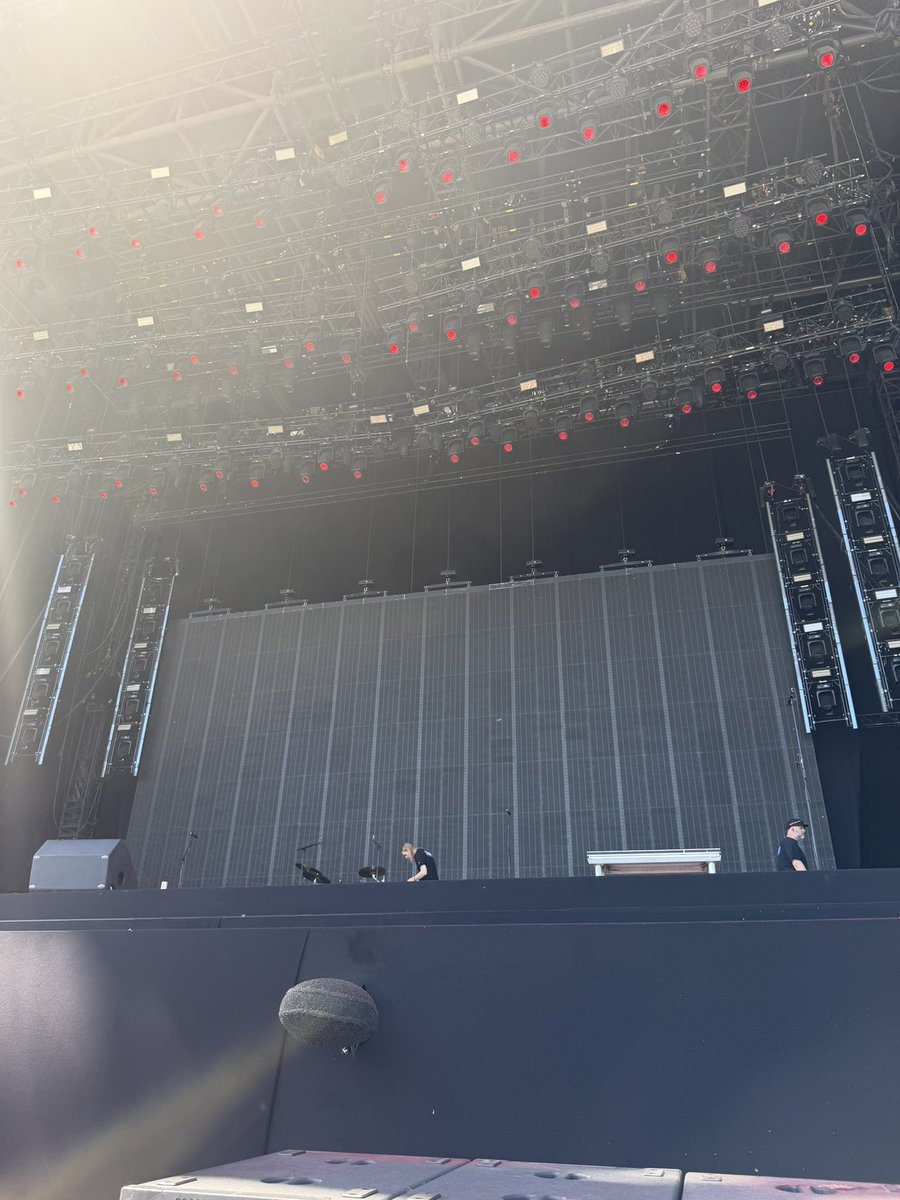 softestbandito's tweet photo. baby’s first festival barricade and run 💀💀💀💀💀💀 (if I can stick it out all day) see ya laterrrrr @twentyonepilots https://t.co/K9D6yWWljv
