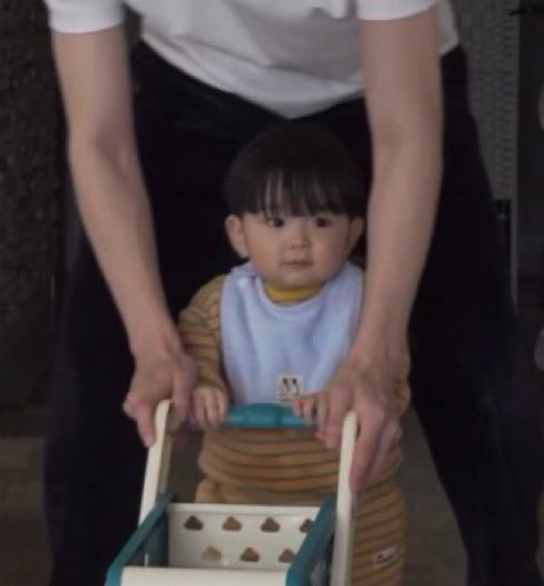 sundaecheese_'s tweet photo. เด็กจิ๋วชอบเล่นรถเข็นจริงๆเข็นไปทุกที่ไปไหนไปด้วยกัน👶🏻🛒 https://t.co/pXSQOXSDAD