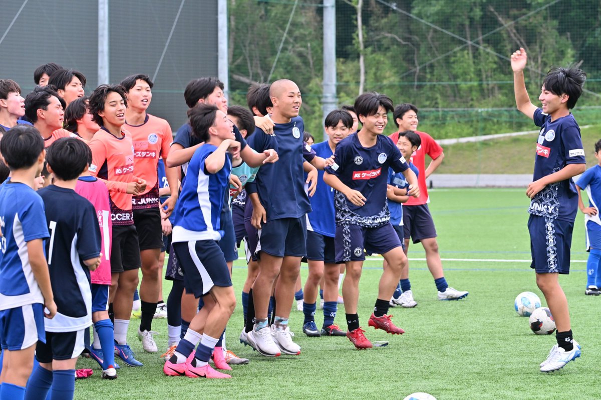 mhh_academy's tweet photo. 『soccerjunky field ~葵~』になって、
最初の週末はアカデミーで第1回全カテゴリー交流会を実施❗️

ユースチームがコーチ役になってポジション別トレーニング⚽️
指導案作成から2回の指導実践で修正して本番❗️

最後のミニゲーム大会も含め、とても盛り上がりました🙌

#水戸ホーリーホック https://t.co/eN2rPhk46b