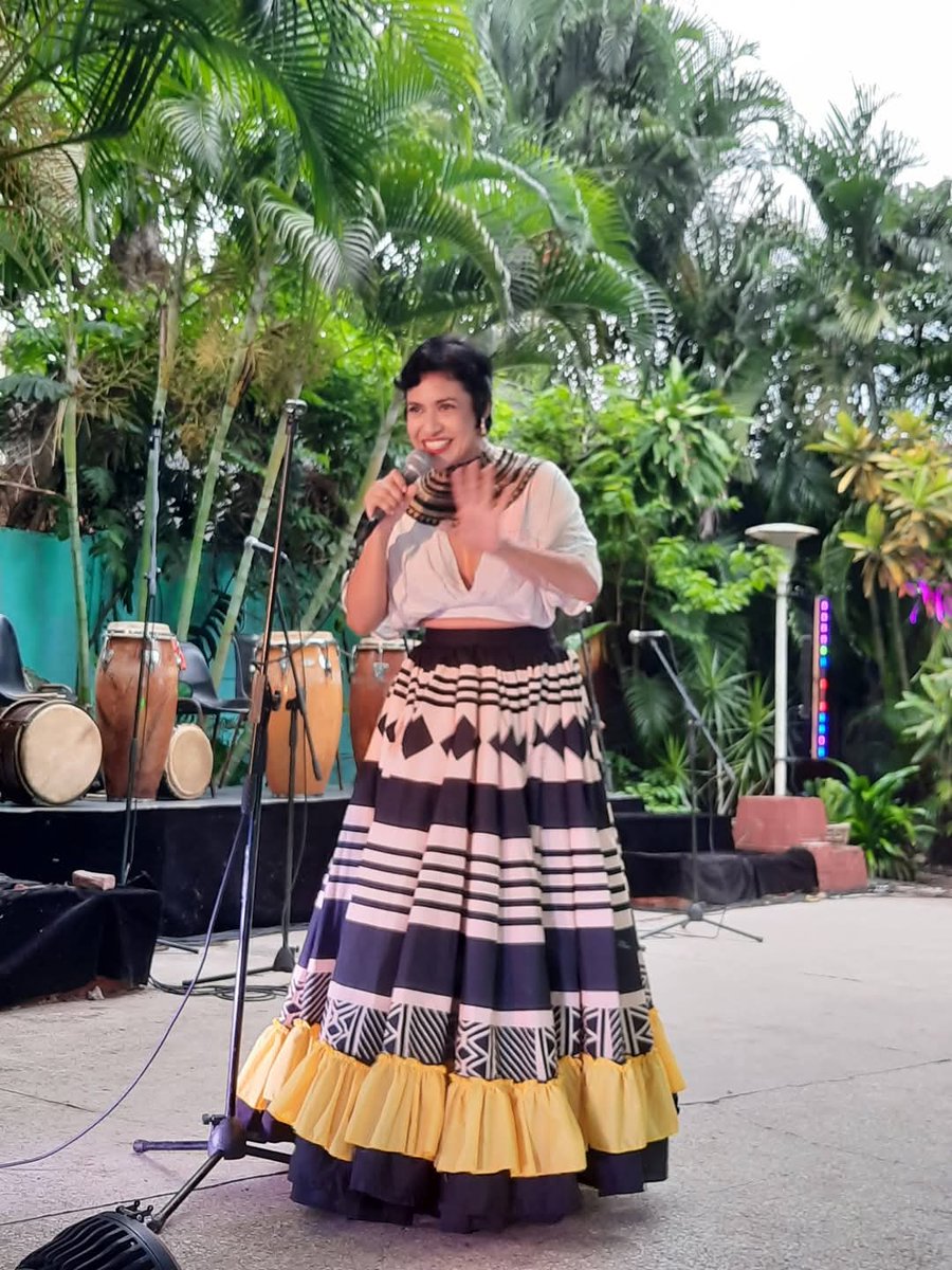 GEORGE80283962's tweet photo. #AnapSantiago:
La representación de Colombia disertó con sus bailes tradicionales en la apertura del 45 Festival del Caribe como muestra de la #Unidad a través de la cultura entre los países del caribe.
#ANAPCuba https://t.co/gV9SBgCYV3