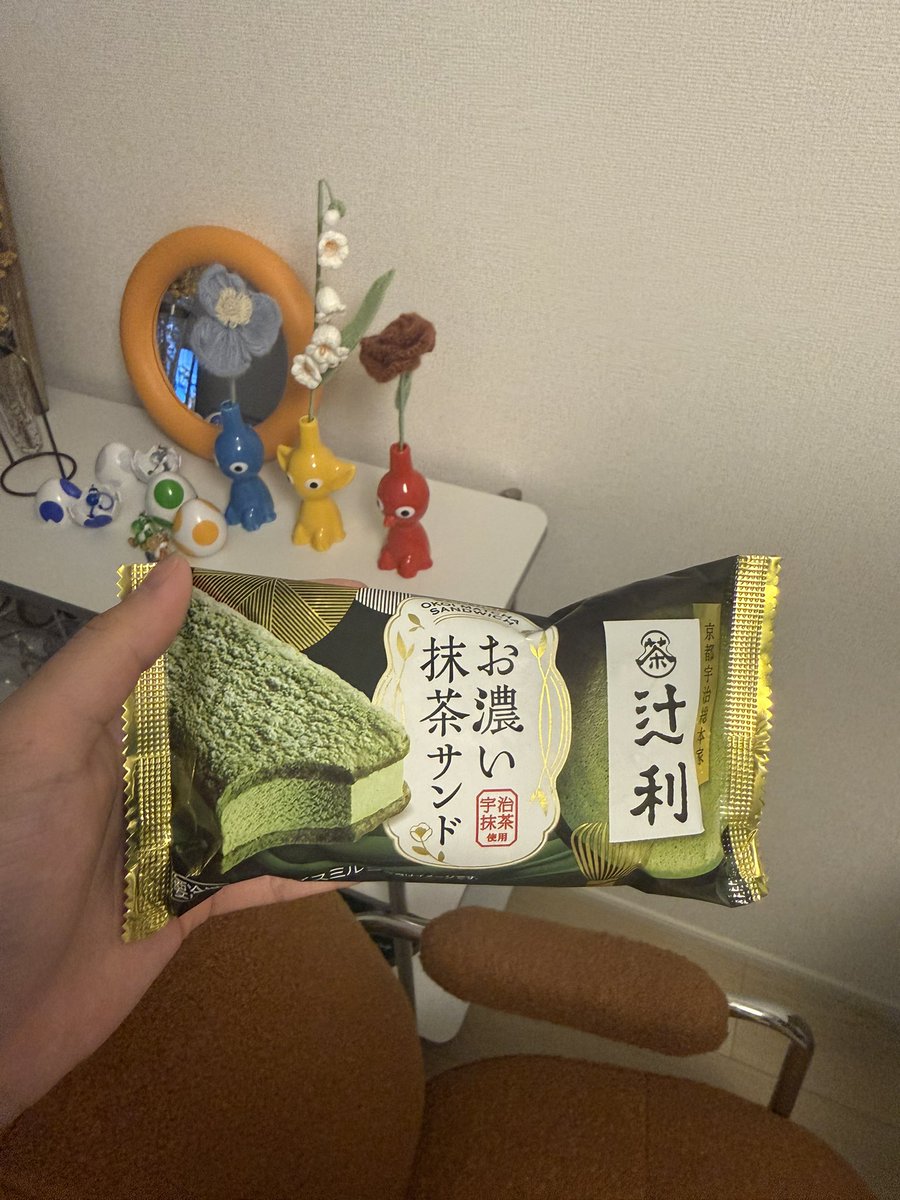 4x_ol8's tweet photo. 最近のご褒美アイス記録 https://t.co/uUPGjyyd6q