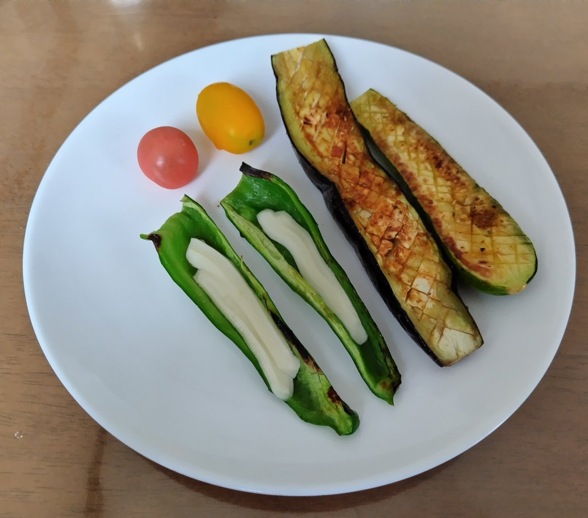 fukamaru86's tweet photo. 今日も収穫した野菜を食べてます😋
#家庭菜園 https://t.co/30HpFiXwVV