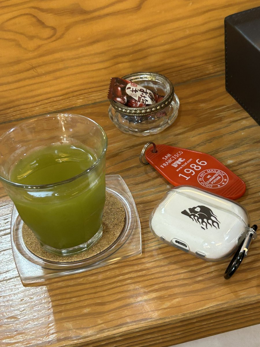 eri132948's tweet photo. 美容院でハーゲンダッツ🍨🥄
飲み物聞かれて「冷たいお茶🍵」と答えたら「お腹大丈夫ですか」って言われた🤭 https://t.co/UcDqa4EADn