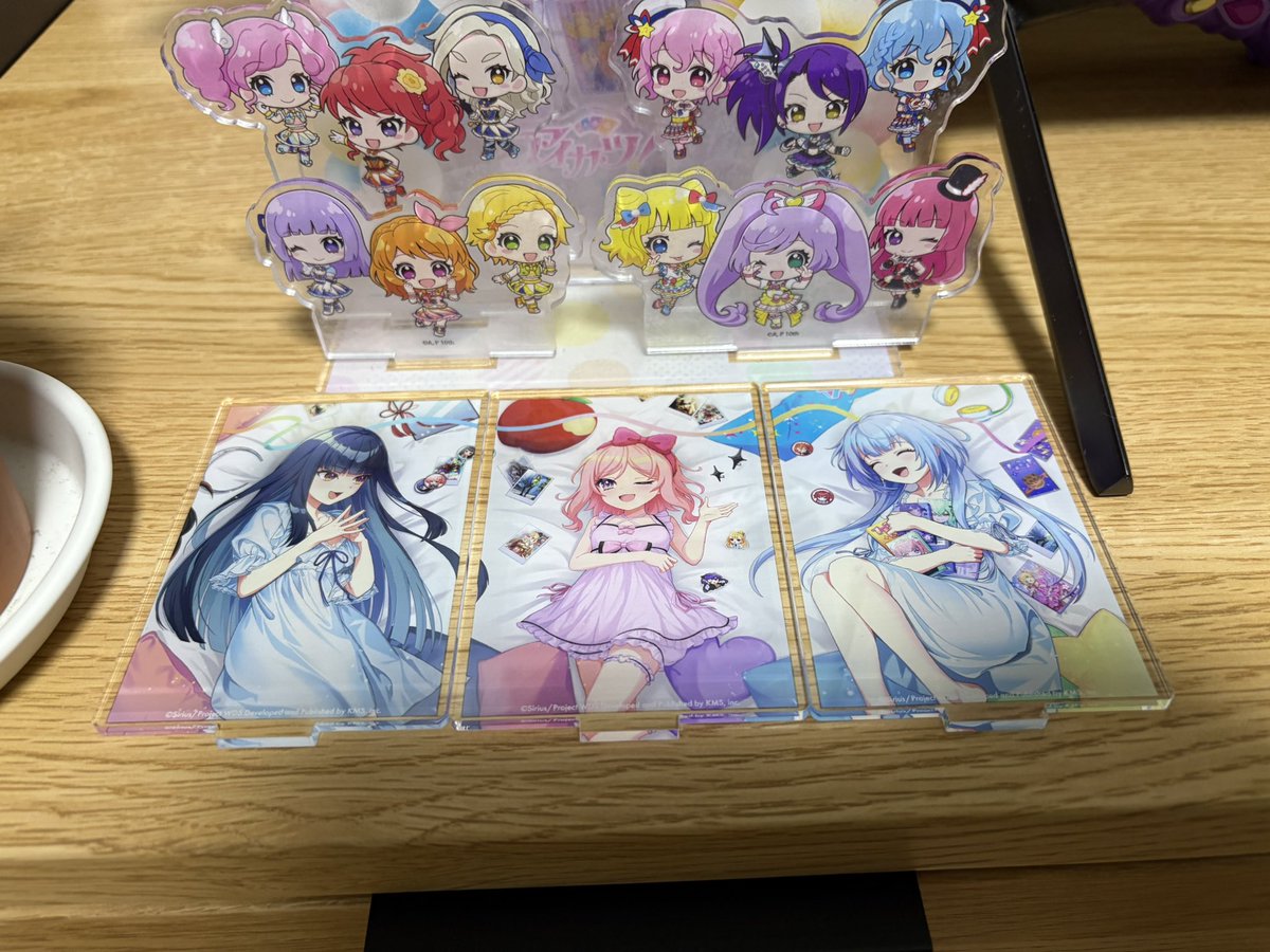 H___mchan's tweet photo. どうしてしぐれのグッズを買っているんですか https://t.co/bvM9PGd9E7