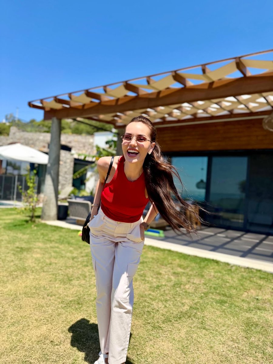 8Feride's tweet photo. 🤩🤩❤️ #fahriyeevcen @EvcenF https://t.co/yLMAJ3EErZ