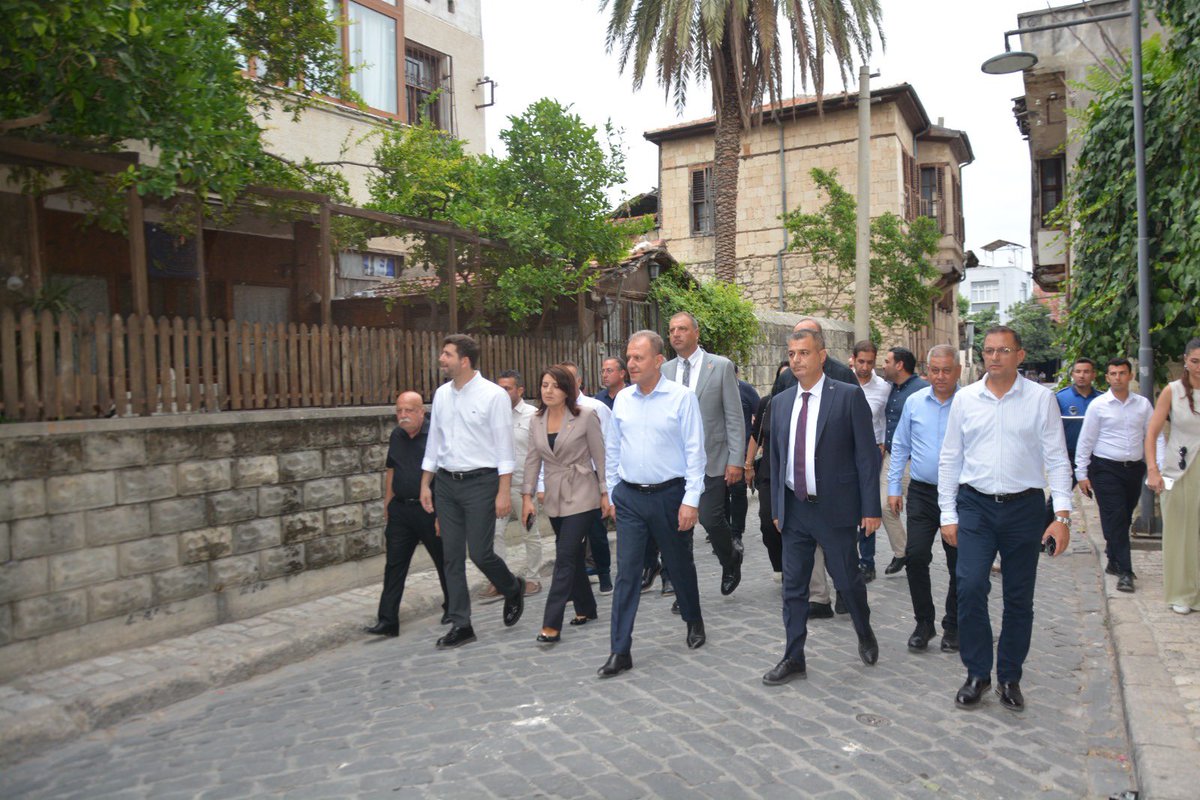 ozanvaral's tweet photo. Tarsus’un kalbi tarihi kent merkezimizde, kültürel mirasımızı geleceğe taşıyacak çalışmaları yerinde inceledik.

Mersin Büyükşehir Belediye Başkanımız Sn. Vahap Seçer, Tarsus Belediye Başkanımız Sn. Ali Boltaç , Milletvekilimiz Sn. Gülcan Kış ve İlçe Başkanımız Sn. Yusuf Tıbık ile birlikte devam eden düzenleme faaliyetlerini değerlendirerek, tarihi kimliğimizi korumak adına atılacak yeni adımları konuştuk.

Ortak akılla hareket ederek Tarsus’umuzun değerlerine sahip çıkmaya devam ediyoruz.