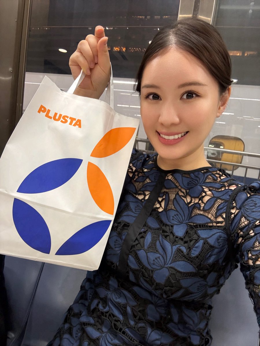 moeka_ikeda's tweet photo. 還暦祝賀パーティーの司会をご用命いただき、名古屋へ行ってまいりました🚄✨

大切な節目のお祝いの席で進行をお任せいただき、とても光栄でした。

笑顔あふれる温かなパーティーで、私自身も楽しい時間を過ごさせていただきました☺️
還暦おめでとうございます✨

#司会 #MC #イベント司会 https://t.co/Jqrq7aPR87