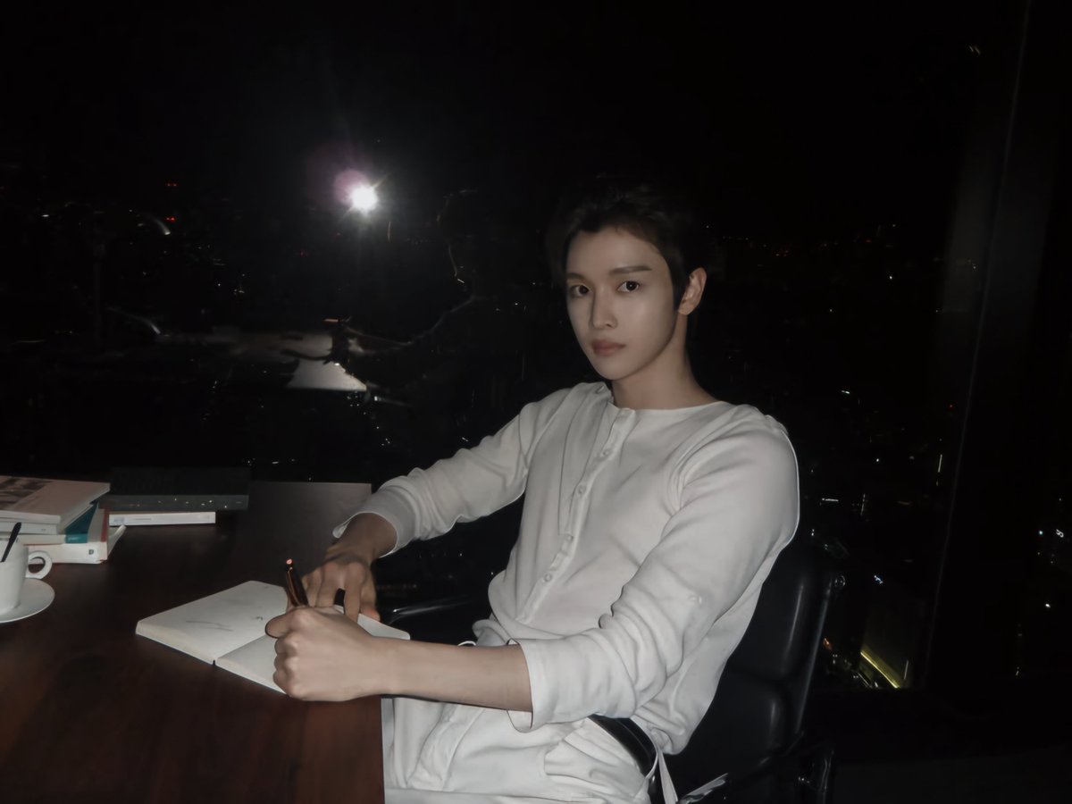 sungcharrn's tweet photo. After work. https://t.co/9frikvt1F4
