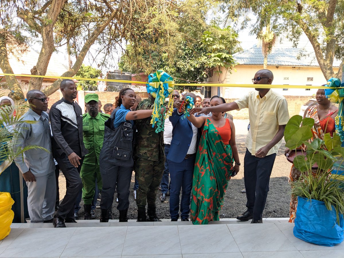 GisenyiSec's tweet photo. #Kwibohora3,DES @RuhamyambugaOl1 joined various stakeholders&amp;citizens of Gisenyi in the official inauguration of office buildng.he appreciated the strong collaboration of residents&amp;urged that the facility be well utilized to improve service delivery&amp;promote welfare of community. https://t.co/7M2zzyxZXR