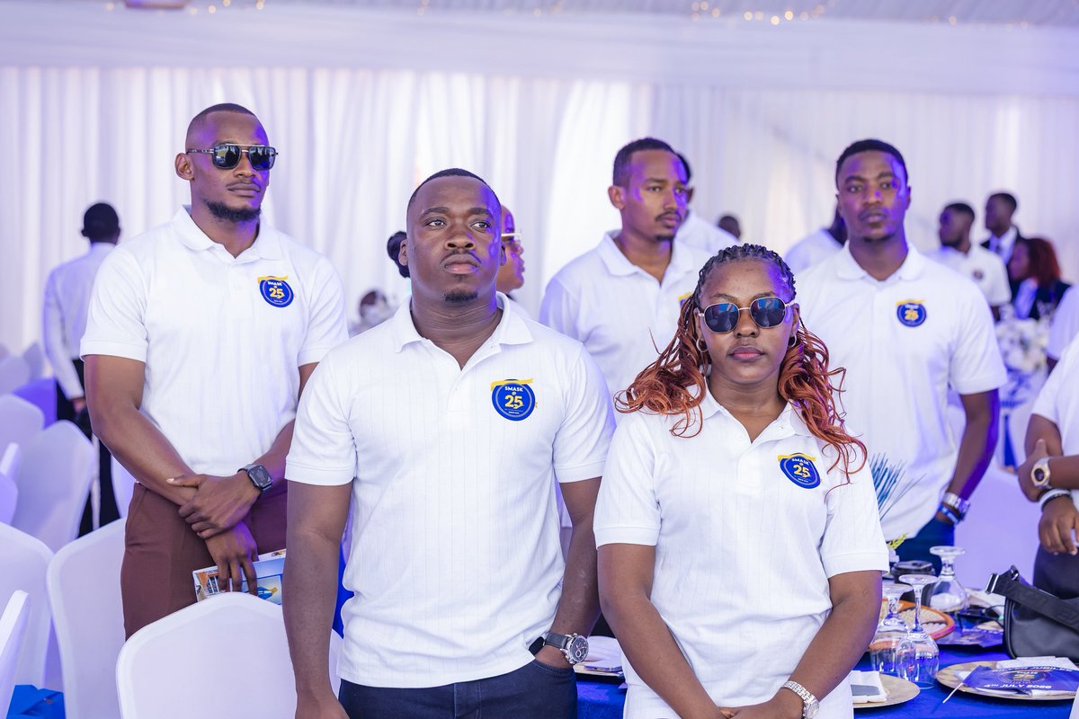 smaskosa's tweet photo. The assignment was simple: “Come looking smart.”

Class of 2017: Say no more. 😎🔥

Looking like a board meeting of future CEOs.

#SMASKat25 || #SMASKYange https://t.co/bXXoAjbjZT