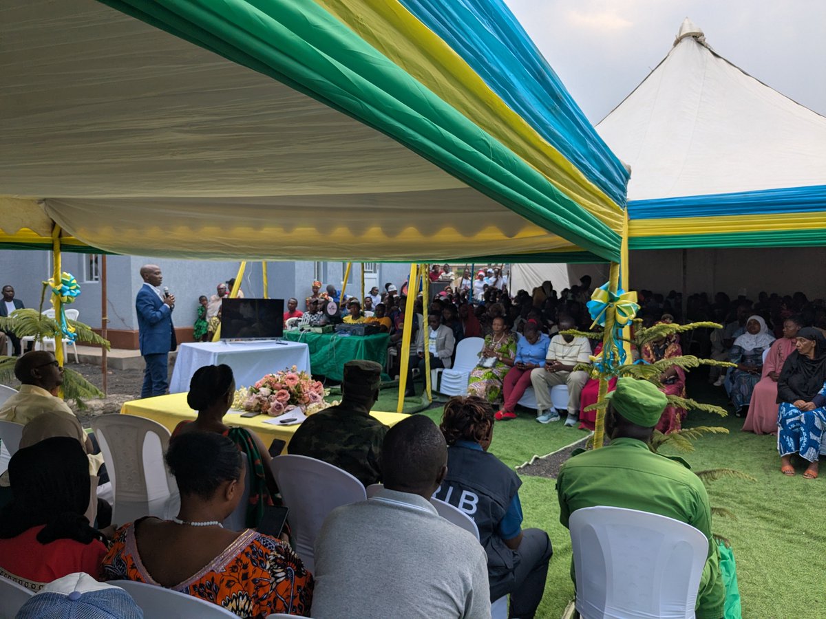 GisenyiSec's tweet photo. #Kwibohora3,DES @RuhamyambugaOl1 joined various stakeholders&amp;citizens of Gisenyi in the official inauguration of office buildng.he appreciated the strong collaboration of residents&amp;urged that the facility be well utilized to improve service delivery&amp;promote welfare of community. https://t.co/7M2zzyxZXR