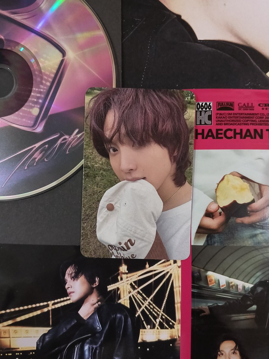 haevchaen's tweet photo. Terima kasih banyak kak @caanran 🥺🫶🏻
Akhirnya kesampaian punya album full spread yang lebih gede dari badanku ini huhuuu. It means so much to me, alopyuu❤️✨ https://t.co/q3lLjcobFy