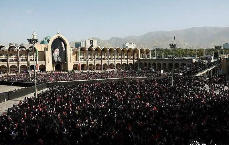 khatrh110's tweet photo. آرزو به دل ماندم که به دیدنت بیایم..💔
حالا باید برا خداحافظی بیایم ...🥺🥀
#آقای_شهید_ایران 
#باید_برخاست https://t.co/KoUvZX5hYU