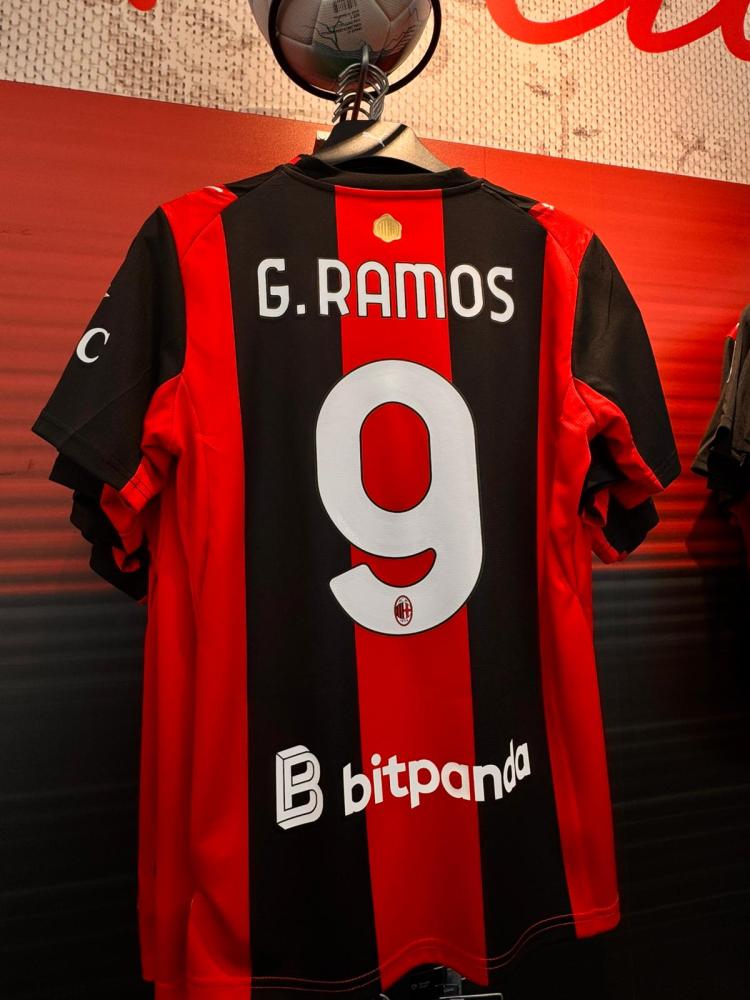 SempreMilanCom's tweet photo. 9⃣🔴⚫ https://t.co/ydwled3SSe