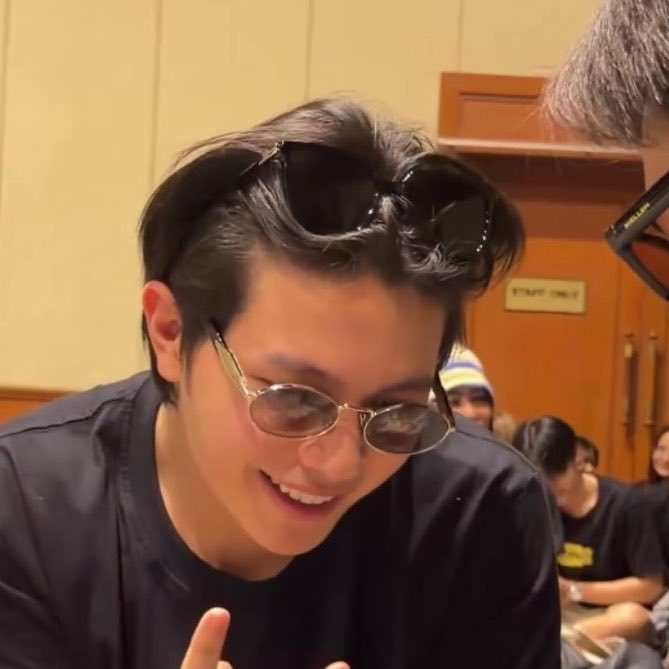 underthesamsky_'s tweet photo. แล้วหลานใส่แว่น 2 อันบนล่าง ป๊าเลี่ยมเลี้ยงมาจริงๆ 555555555555555555555555555555555555 https://t.co/pl3VFgSo12