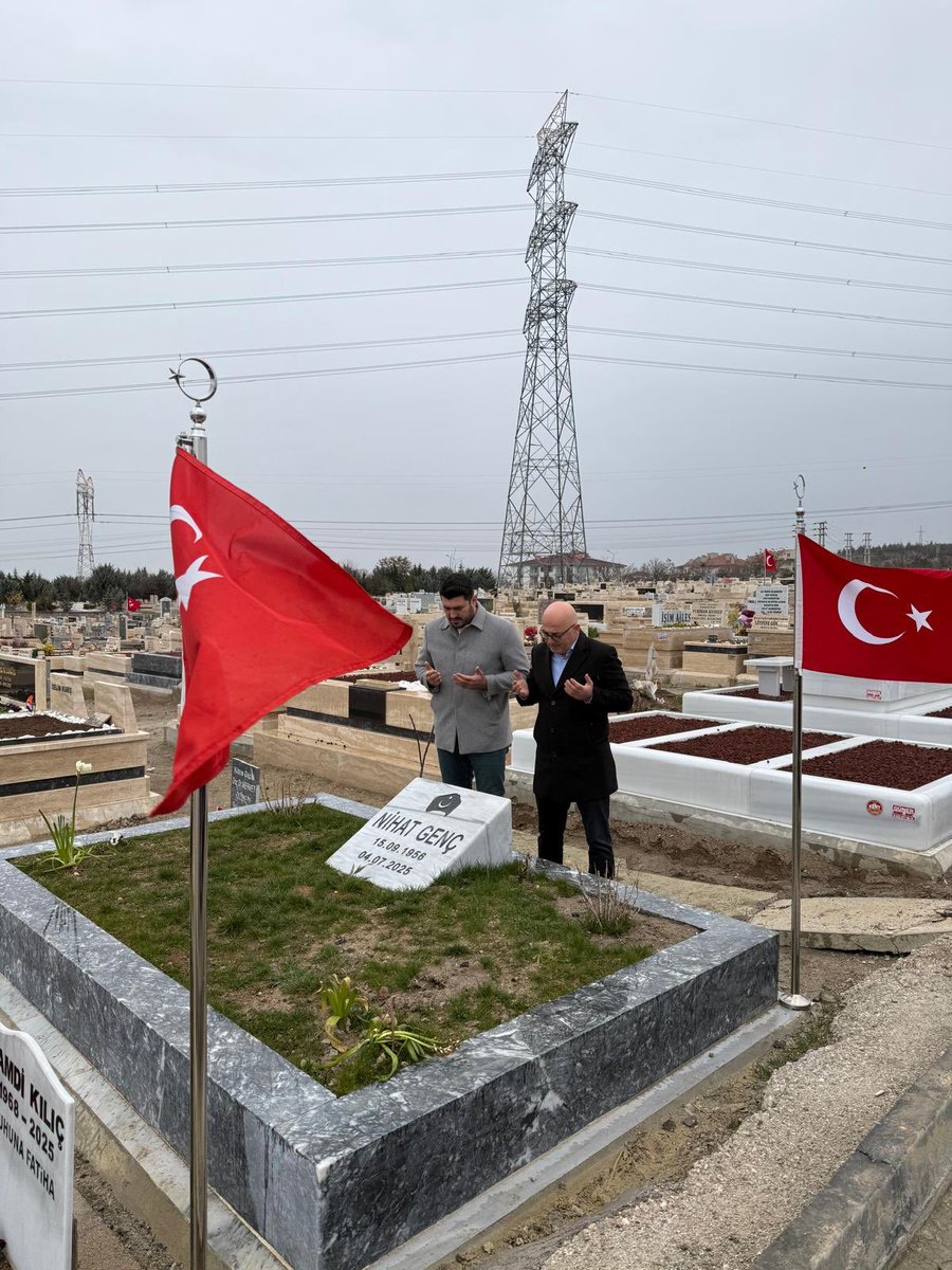 fatiheryilmaz0's tweet photo. Ağabeyim Nihat Genç’in vefatının 1. yıldönümü…

Saygı, rahmet ve özlemle anıyoruz.

#NihatGenç https://t.co/it7D5oPHiP