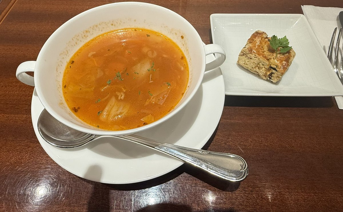 shgrzm's tweet photo. 誕生日🎂にランチ〜😋→ひっそり📸デビュー✨　使いこなせるようになるかしら😅 https://t.co/QzwxT0H3PV