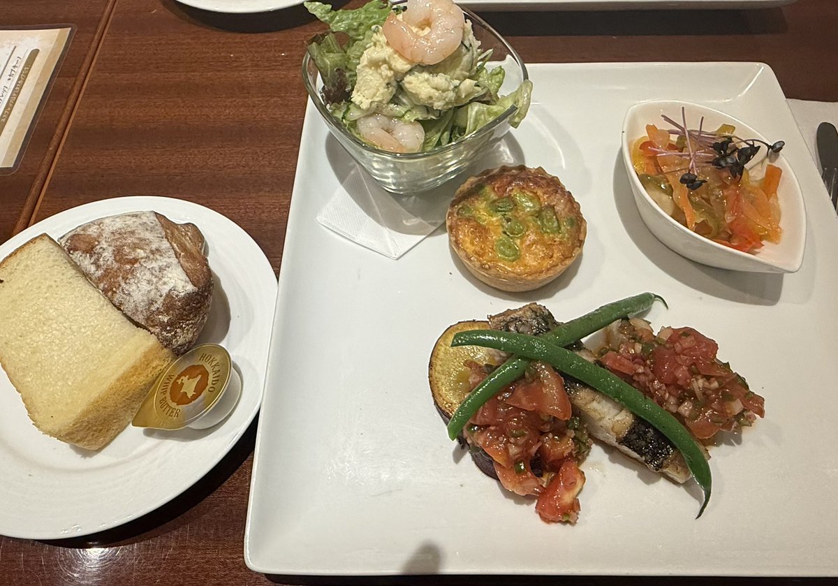 shgrzm's tweet photo. 誕生日🎂にランチ〜😋→ひっそり📸デビュー✨　使いこなせるようになるかしら😅 https://t.co/QzwxT0H3PV