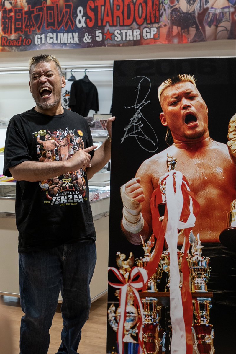 o_zezsc's tweet photo. サイン会後にパネルにサイン❗️
#天山広吉
#蝶野正洋
#蝶天タッグ
#TEAM2000
#njpw
#アリストトリスト
#京王百貨店新宿店 https://t.co/7PHpXVHlDs