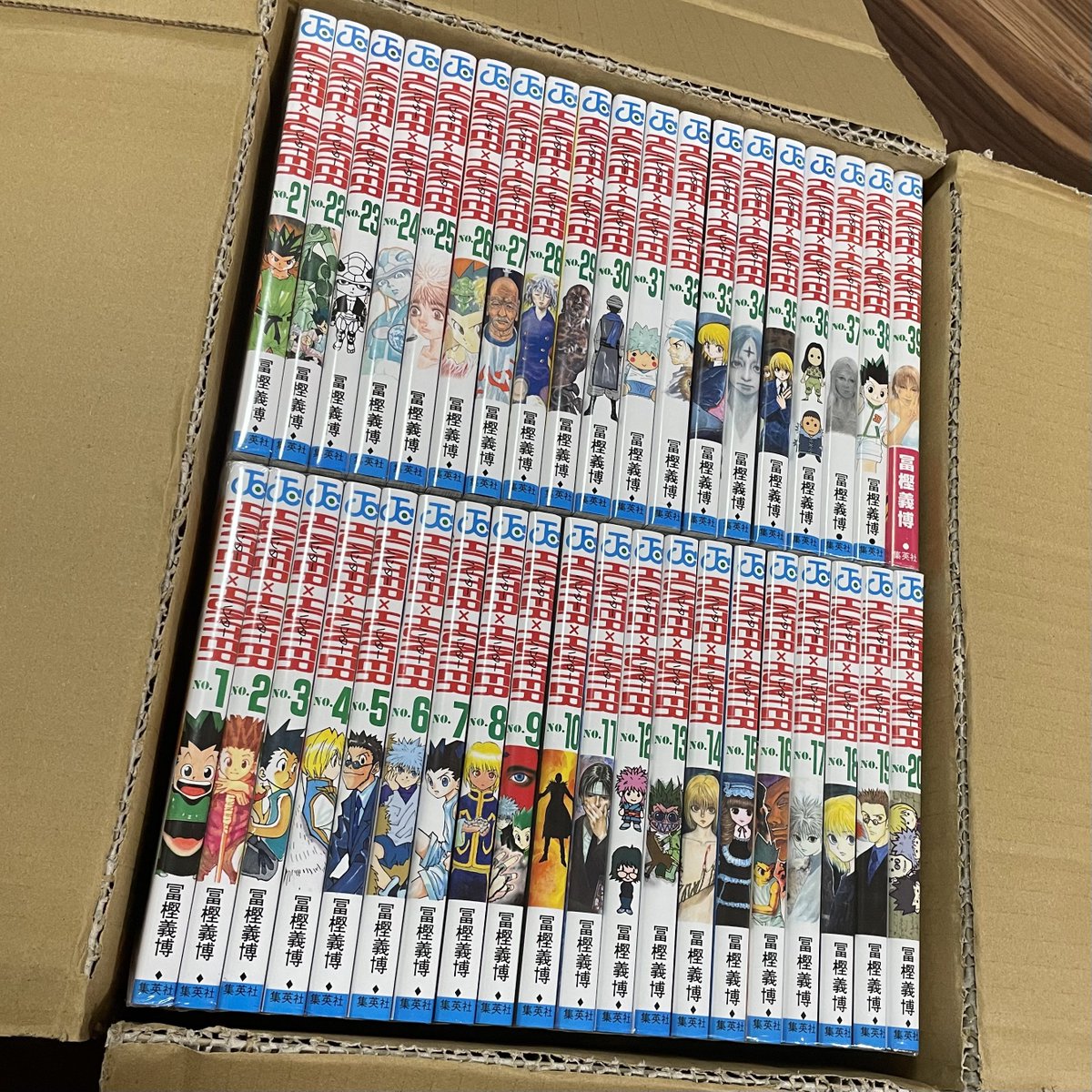 butaokun's tweet photo. ハンターハンターは義務教育ですよと後輩に叱られたので、今日から履修します。 https://t.co/2zJDgpo5iW