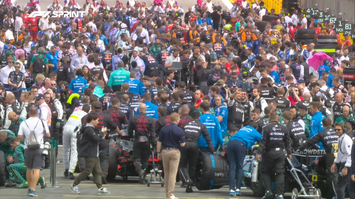 F1's tweet photo. Full house on the grid! 😅

#F1Sprint #BritishGP https://t.co/DfCspRzK84