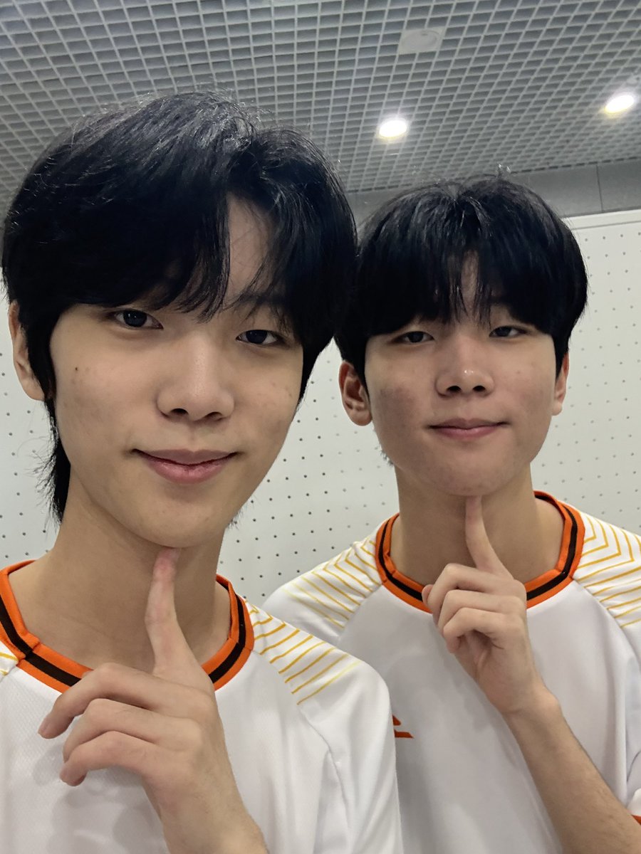 luckfory0u's tweet photo. 스테이지 2 정말정말 수고 하셨습니당… 쌍둥이 최고 #AZENT #UNIV2R https://t.co/GLqI4iKute