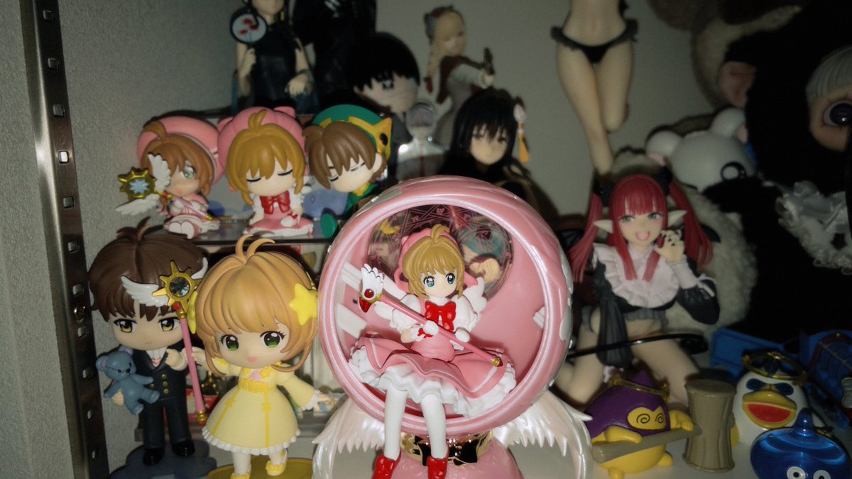 Shino65c's tweet photo. 20:00-29:00 いますよ🩵👶🏻
いいフィギュア棚がほしい…飾りきれてない…さくらちゃんはかわいい https://t.co/g1uXX4VBxF