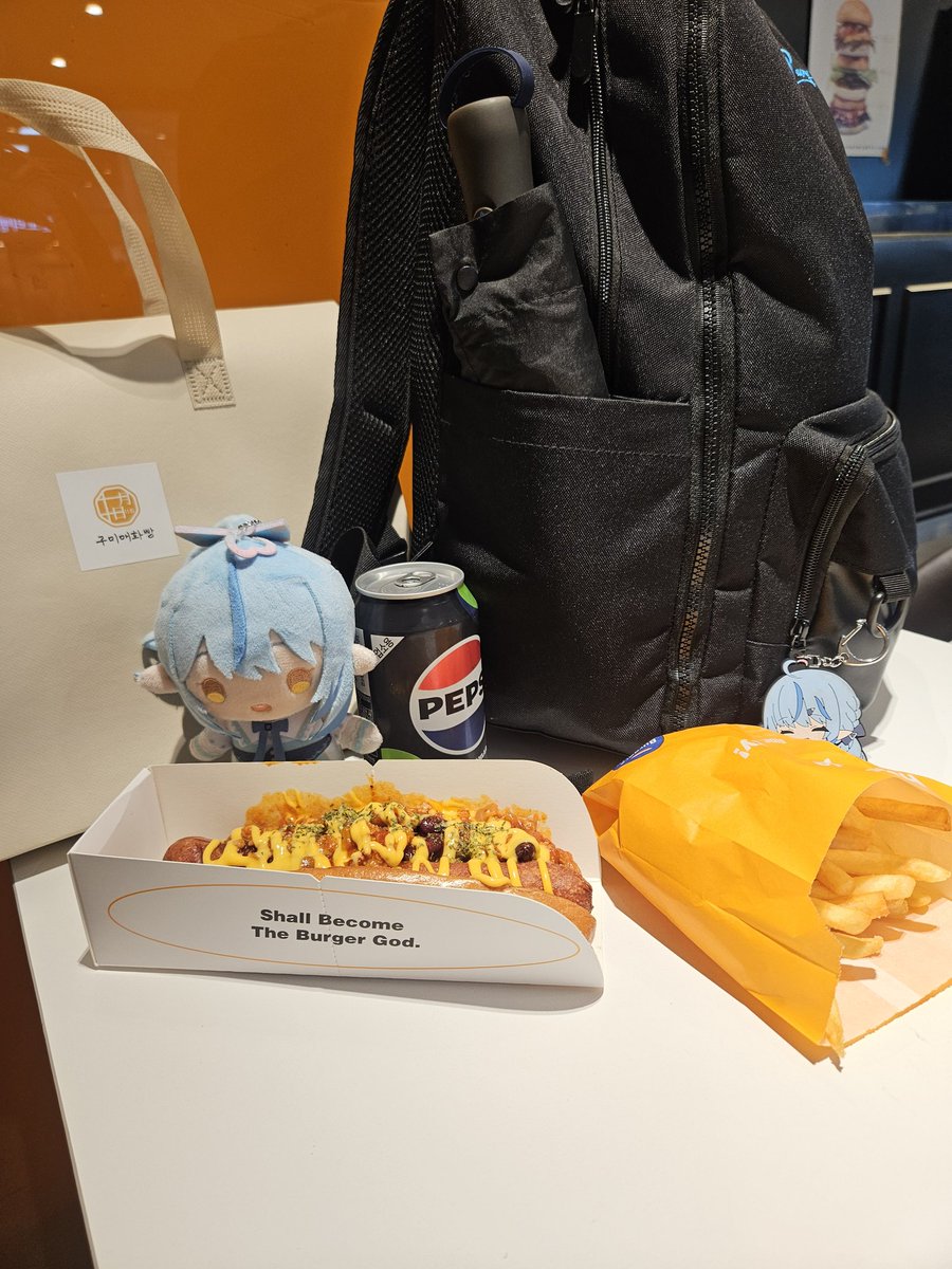 Yukimin_no1889's tweet photo. 大邱に行ってきたの忘れて、上げなかった! ラミィと一緒に! https://t.co/JaE2LX7TSK