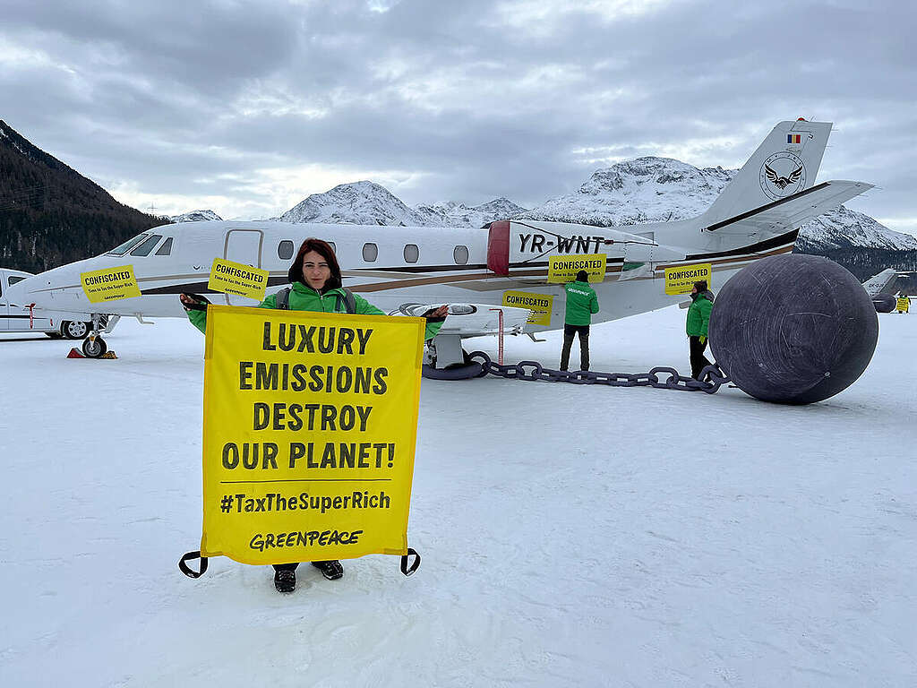 SirNorwickMandu's tweet photo. The cost of climate change is already being paid by families through higher food prices, lost livelihoods, extreme weather and displacement. The biggest polluters should start paying there fare today.
Sign today: https://t.co/MspcMwYioL
#FightInequality
#TaxTheSuperRich https://t.co/TlI3mFwB4q