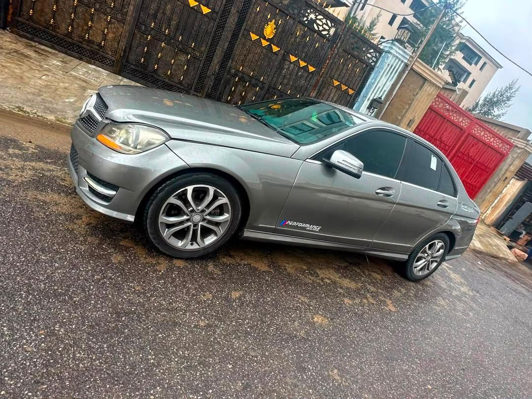 Olajide294's tweet photo. Awoof deal.  V. Clean 2012 Mercedes Benz C300. Full option, Untouched engine and gear, Toks Standard, Absolutely buy and drive. Nothing to fix. 
Price: 5M to owner Settle: 300k last Location: Surulere Lagos https://t.co/PocOhvuriP