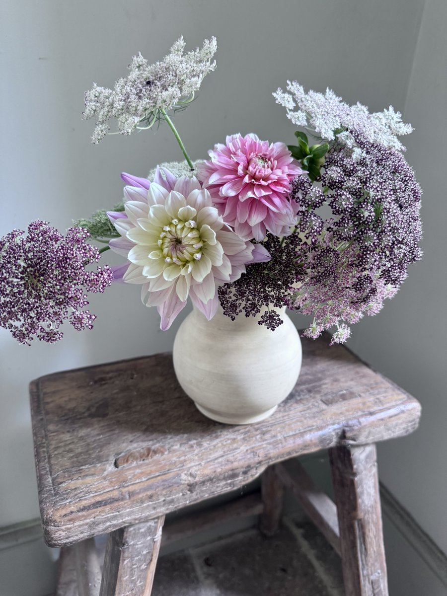 GardenBrocante's tweet photo. So this vase is probably my find of the year so far. It’s a Constance Spry Fulham pottery vase c1930s. https://t.co/AmdFXrIgep