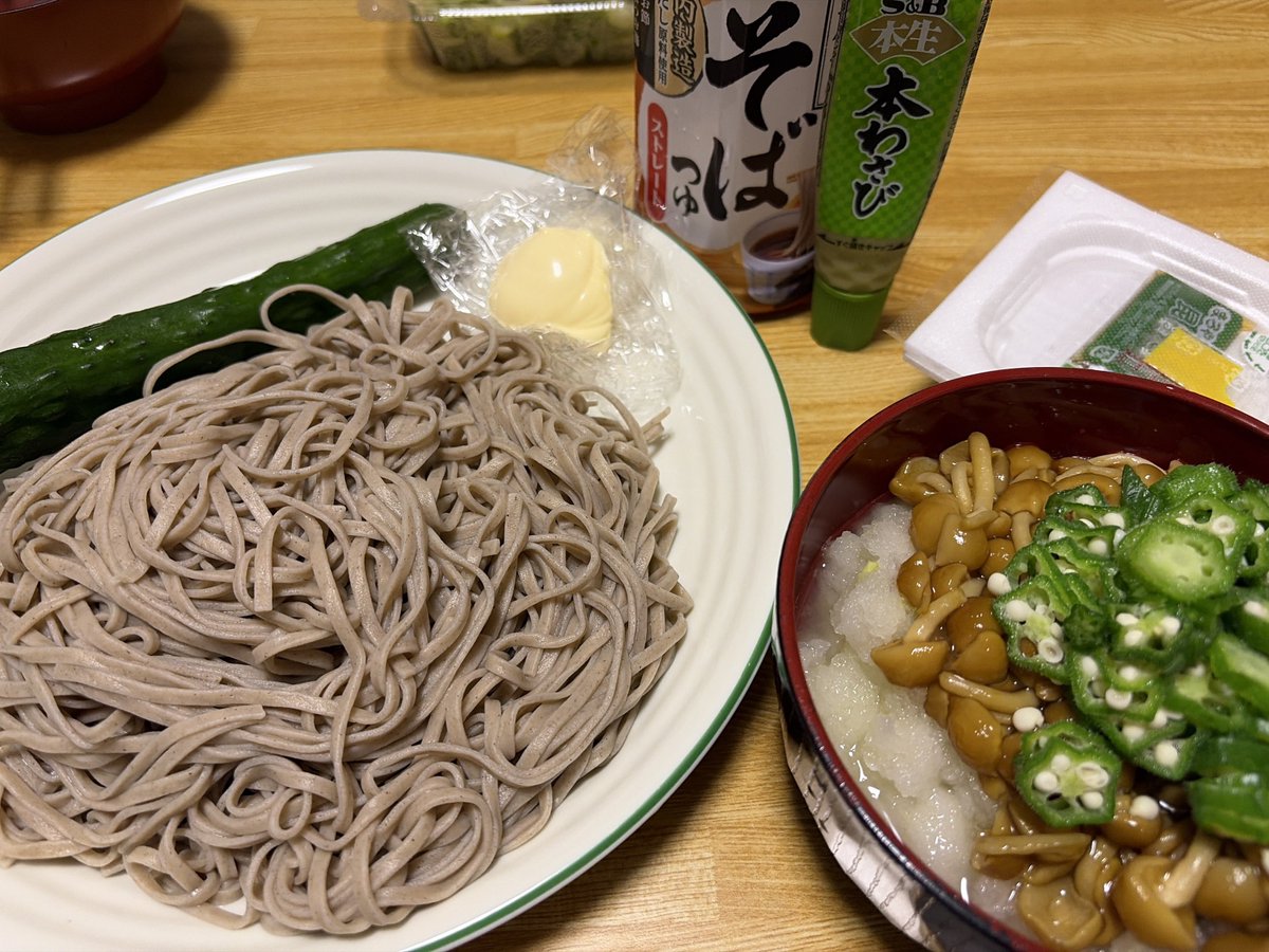 hetero_tweetNET's tweet photo. オクラなめこおろし蕎麦with納豆ヽ(´▽｀)/ https://t.co/3rzkYIXt7l