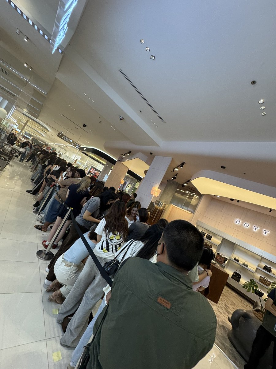 KiNokHae's tweet photo. จัดงานใกล้กันทำไมคะะะะะะะ 
เลือกไม่ได้อีกแล้วเนี่ย 55555 

#APMMonacoTHXPhuwin 
#TAEYONGxCLEARNOSETOWN https://t.co/P5NI6Bw96J