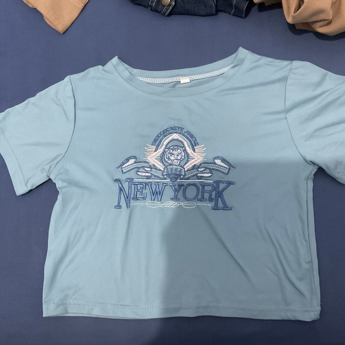 pudyed's tweet photo. t shirt blue crop no brand, no minus baru dipake sekali doang 

20k https://t.co/CDEgwOUG5h