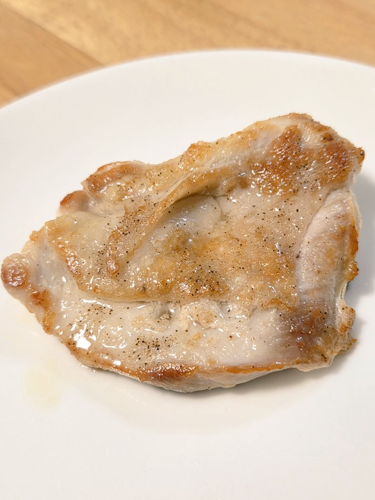 tataro016's tweet photo. めちゃくちゃ旨そうに焼けた鶏肉見せたげるね🔥🐓 https://t.co/j8BTvCsrL6