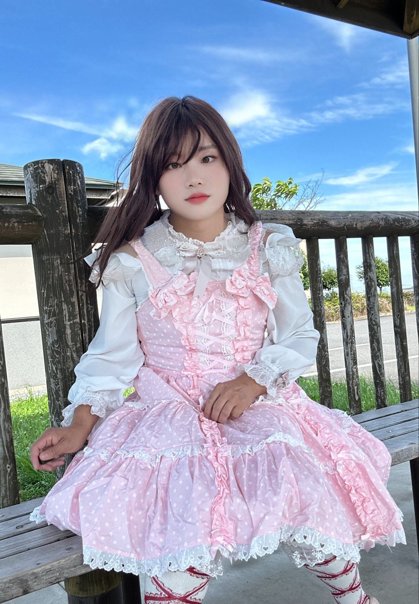aki075jk's tweet photo. 今日までの道のりがさ、ちゃんとした花として咲いたのかって、わかんないけど私なりに生きて右往左往した茎であるとなんとなく思う。私は1人で生きてないし人に生かされてる。そうやって今後も生きてくんだろな https://t.co/qiK07qr5JU