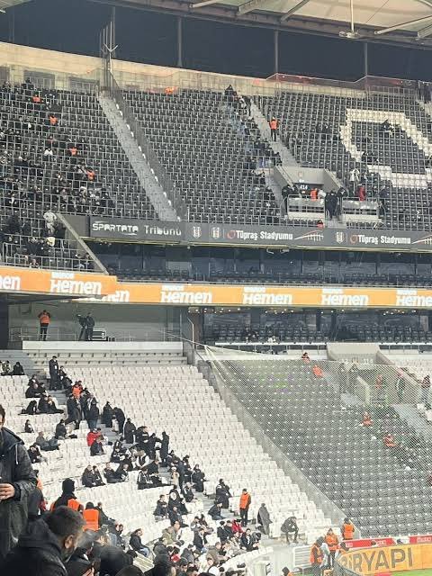 gulduriza's tweet photo. Kapalının ne kadar etkili olup olmadığını sen daha iyi bilirsin. İzlemeye devam et. @SerdalAdali_x https://t.co/vrTJG06GgT