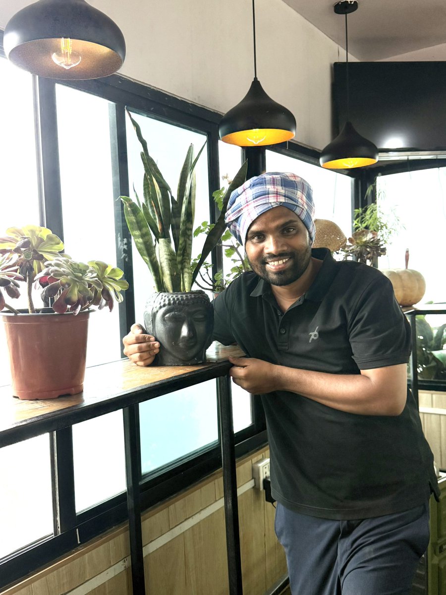 ChaiSwaero's tweet photo. ఈ ఫోటోలో నేను బుద్ధుడి పక్కన నిలబడలేదు…
ప్రశాంతత పక్కన నిలబడ్డాను..🤍🍃

Because…
The Buddha taught me a truth…
‘When the mind is silent…
Every sound in life resonates like music.’

#Himalayas #Buddha #InnerPeace #SelfDiscovery #swaerochaiwala #ImRSP https://t.co/DprEoAOp31