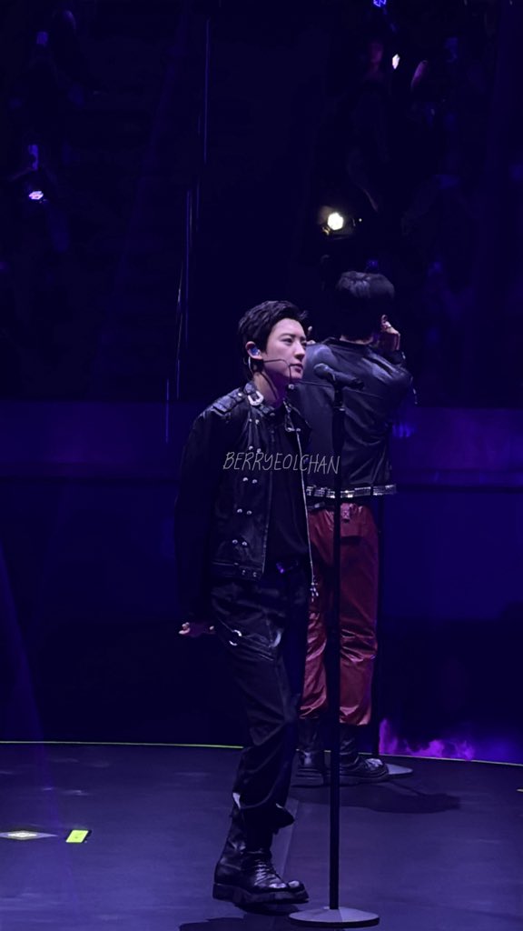 berryeolchan's tweet photo. POGI IS HERE

#EXhOrizon #EXhOrizoninMANILA https://t.co/yGau8AY0RG