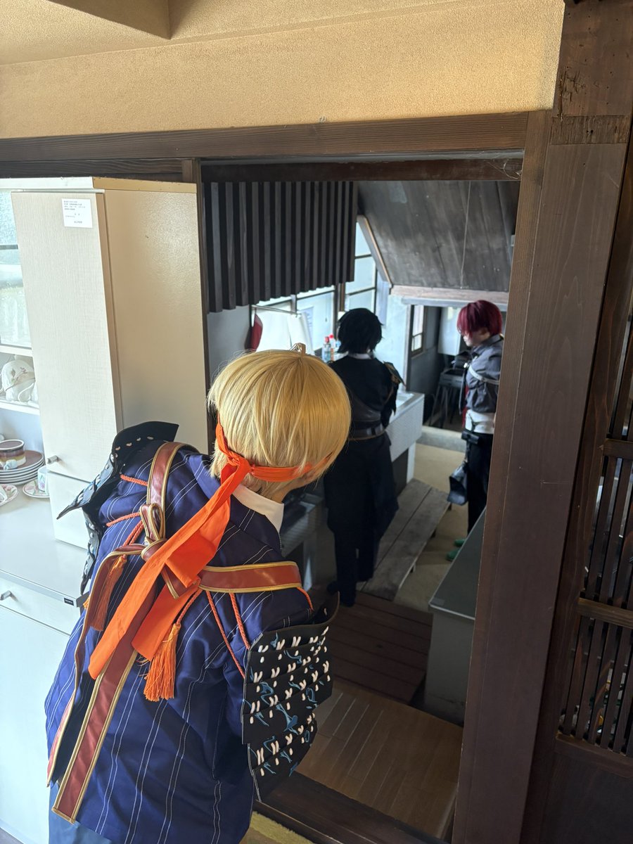95nbanba39's tweet photo. りだつ！
厨当番の長船達に「飯はまだか？」の視線を送るまんば……🍚
#プチパだよっ本丸休養中〜 https://t.co/gwUN8HorjX