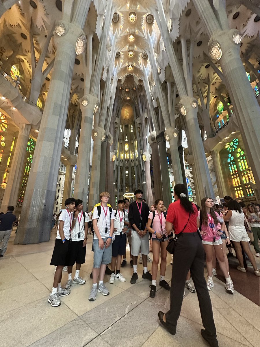 VynersMFL's tweet photo. Enjoyed our guided tour of La Sagrada Familia 😍 https://t.co/qAPRffWmBl