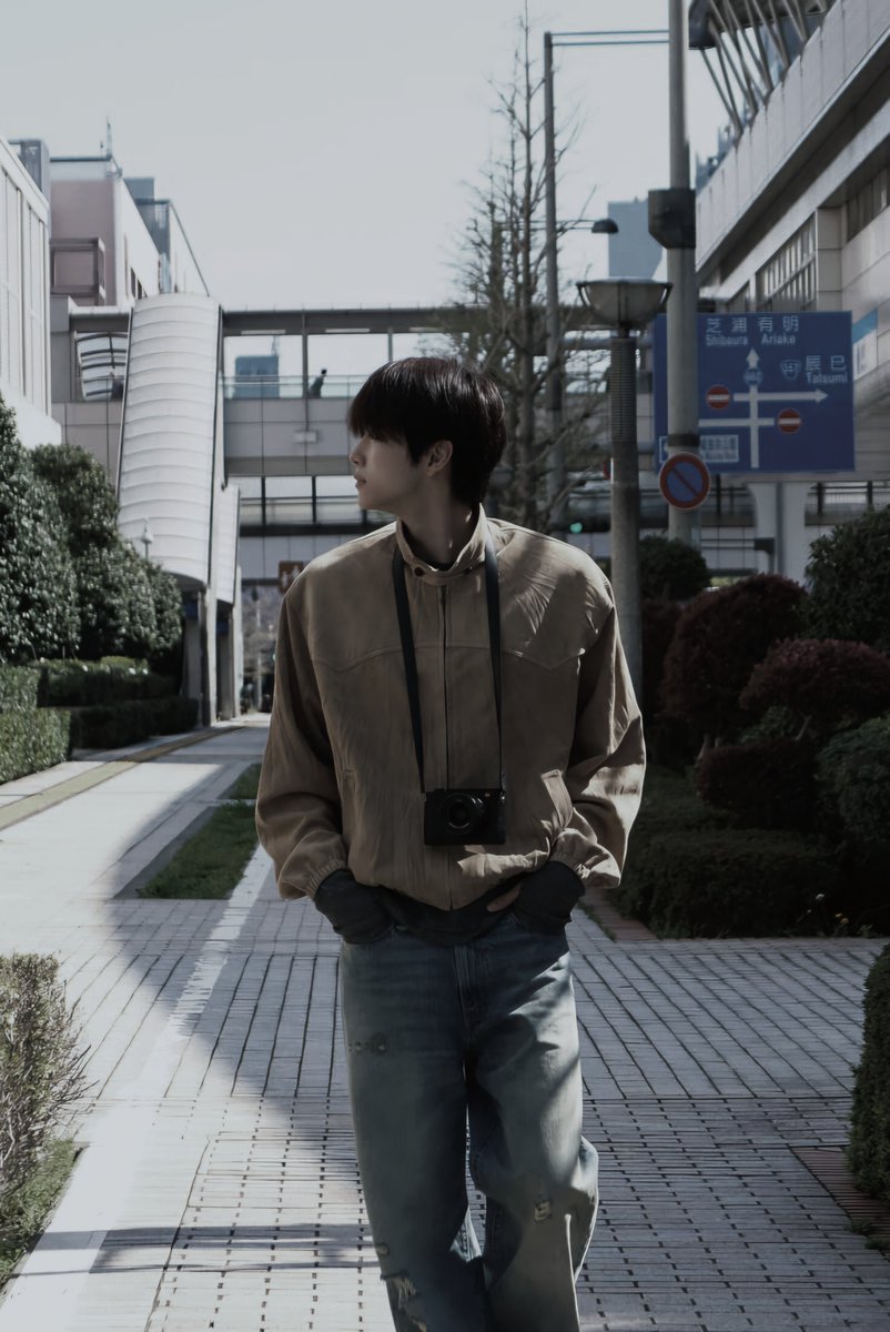 sungcharrn's tweet photo. Briize you're so beautiful like this flower. https://t.co/c7BLVF5L9l