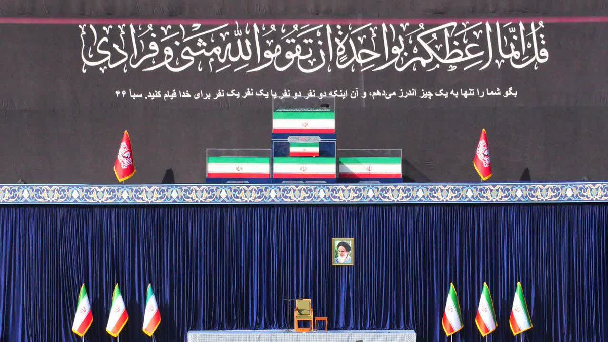 mobham__25's tweet photo. بزرگی انسان‌ها را باید در روز فقدانشان دید؛ آن روز که دل‌های بی‌شماری برایشان می‌تپد.
#باید_برخاست #بدرقه_سید_خراسانی https://t.co/OxXhXLBcxM